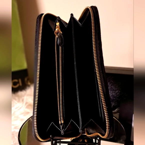 🔥🔥Prada Nappa Impunture Zip-Around Wallet - Picture 9 of 15